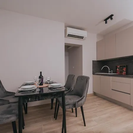 Virgine Maria I Apartment