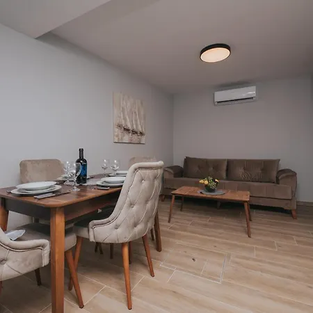 Virgine Maria I Apartment *